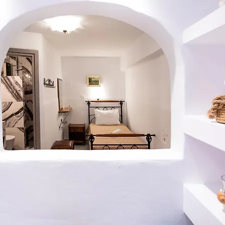 Πανσιόν Vassilia On The Serifos Λιβαδάκια